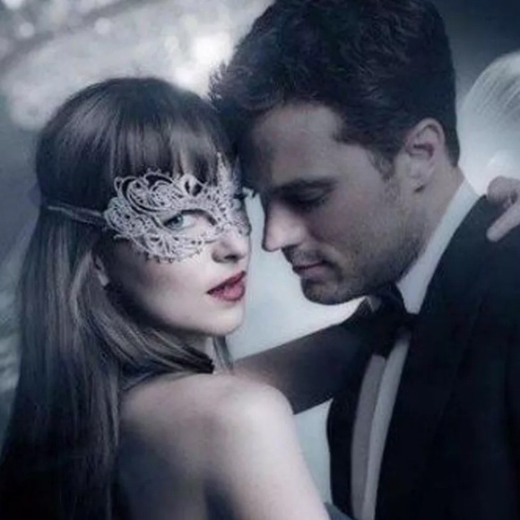 FIFTY SHADES DARKER ANASTASIA MASK-SILVER‎ - Picture 2 of 6